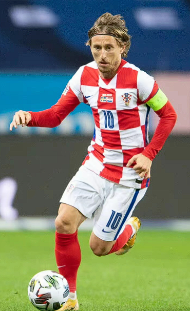 足坛转会与续约动态：多队多人的未来走向引关注