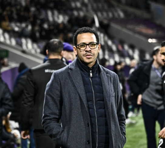 切尔西门将轮换争议：罗塞尼尔决策面临挑战